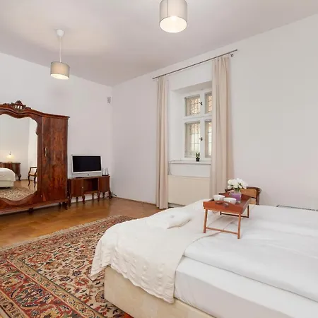 Heart Of The City Market Square Cracow By Renters Apartament Kraków