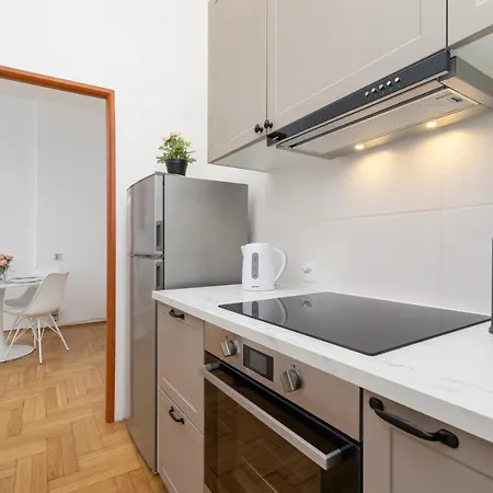 Heart Of The City Market Square Cracow By Renters Daire *
