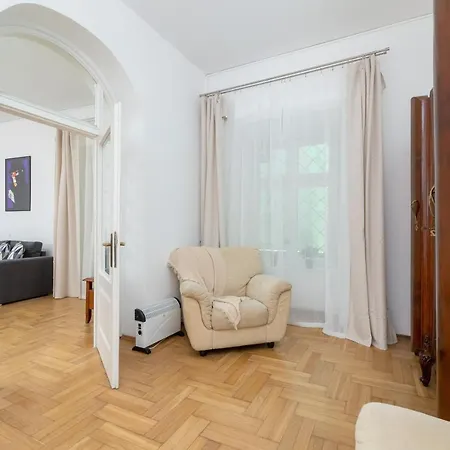 Heart Of The City Market Square Cracow By Renters Daire